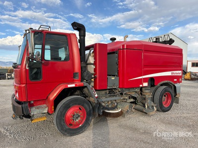 2007 Elgin Whirlwind Series MV on 2001 Elgin SC-8000 Zamiatarka uliczna