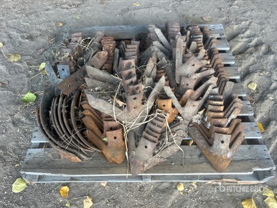 Quantity of (126) Assorted Cultivator Sweeps بنود متنوعة - قطع المعدات