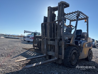 2011 Cat 2P6000-LP 6000 lb Pneumatic Tire Chariot Élévateur