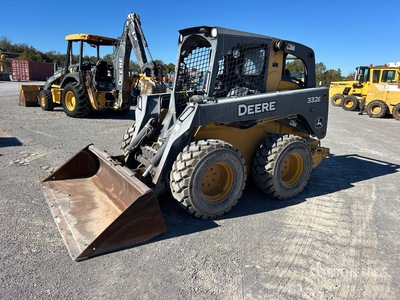 2014 John Deere 332E Schranklader