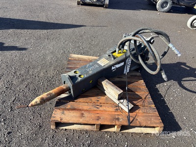 2020 Mustang HM300 Hydraulic Breaker