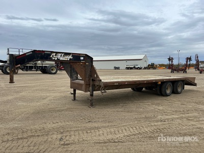 2012 Diamond C 25 ft T/A Gooseneck Equipment Trailer