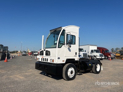 2020 Autocar 4x2 Tracteur de manœuvre