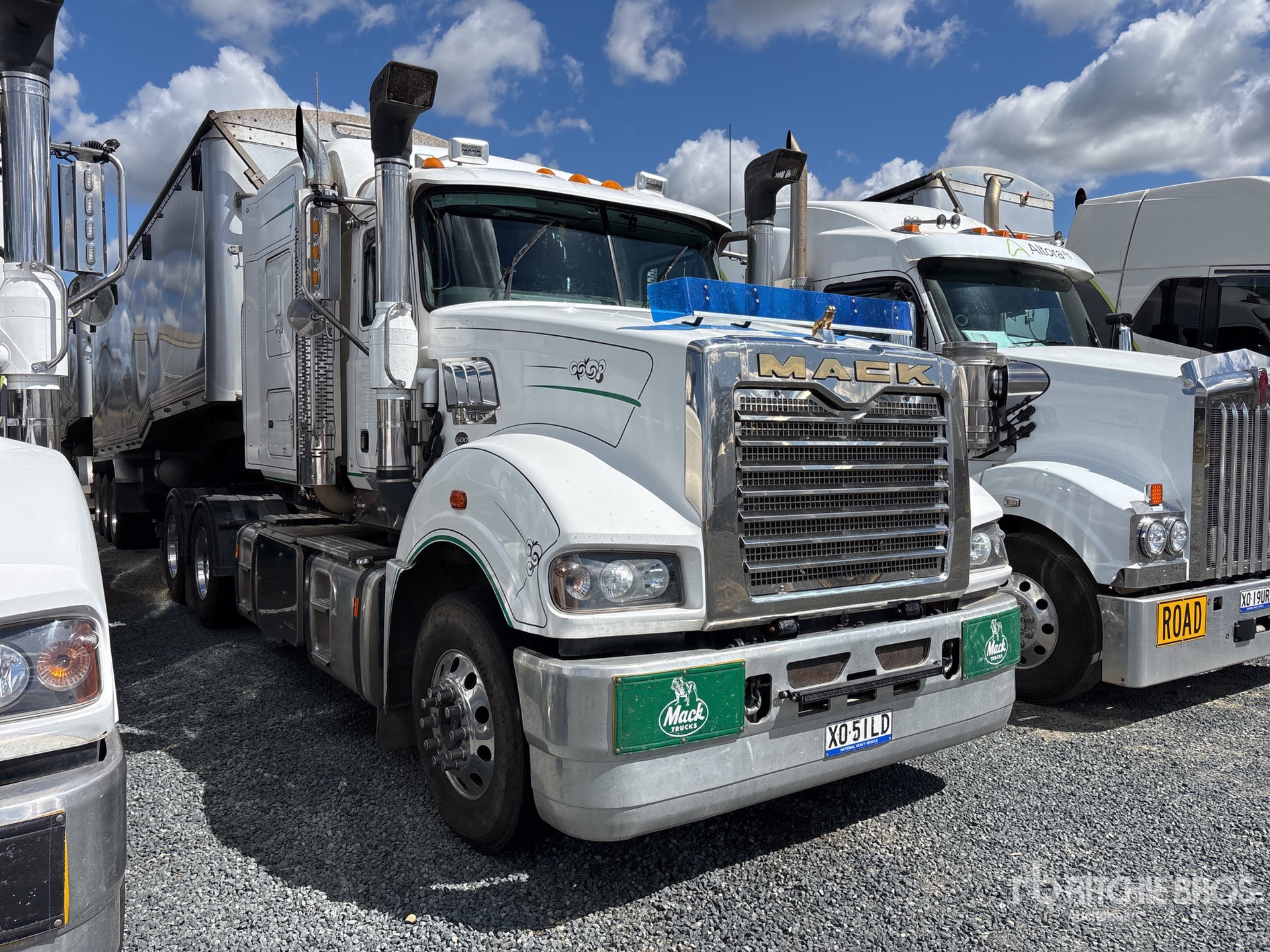 2020 Mack CLXT Superliner 6x4 T/A Sleeper Truck Tractor
