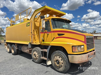 2007 Mack CH6668RST Metroliner 16000 L 8x4 Twin-Steer Camion à eau