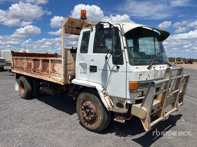 Isuzu FTR 4x2 ダンプトラック(S/A)
