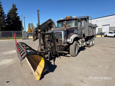 2012 Mack GU713 6x4 Schneepflug-Lastzug