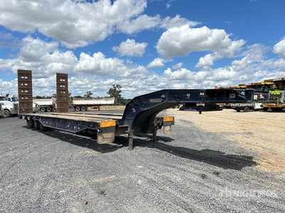 2018 Drake 3 Rows of 4 Hydraulic Deck Widening Lowboy Trailer