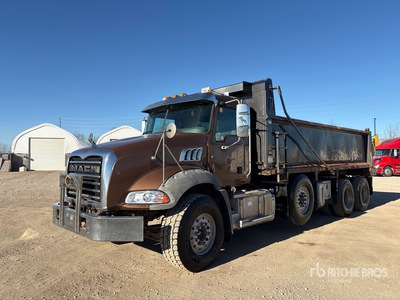 2016 Mack GU813 8x4 を見 Dump Truck