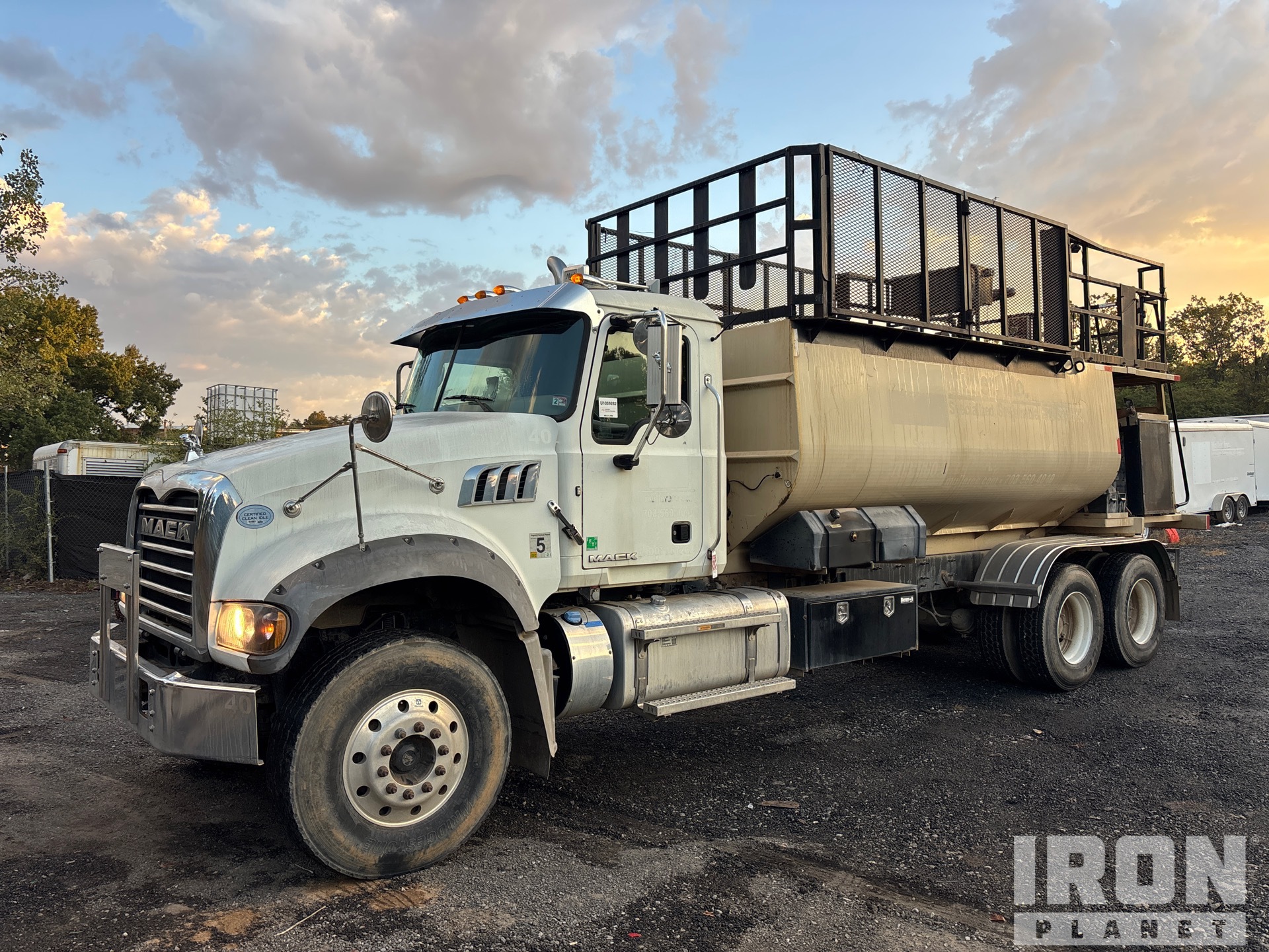 2016 Mack GU713 3000 gal 6x4 Hydroseeder Truck