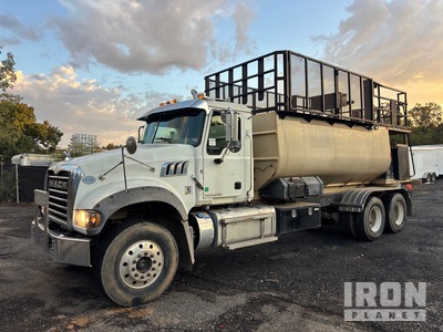 2016 Mack GU713 3000 gal 6x4 Hydroseeder Truck