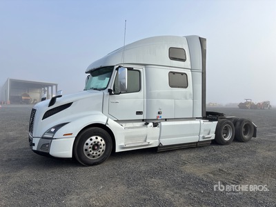 2021 Volvo VNL860 6x4 Ciągnik siodłowy T/A z kabiną sypialną
