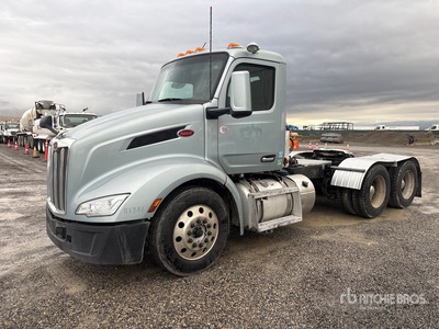 2022 Peterbilt 579 6x4 Day Cab Truck Tractor