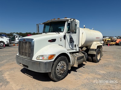 2013 Peterbilt 337 4x2 Camion à eau