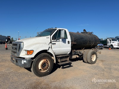 2005 Ford F-650 XL 2000 gal 4x2 Water Truck