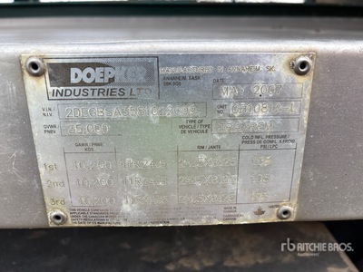 2007 Doepker 28 ft Tri/A Super B-Train Lead Grain Trailer