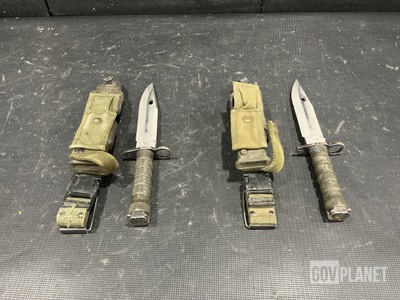 (160) Bayonet Knives w/Scabbards