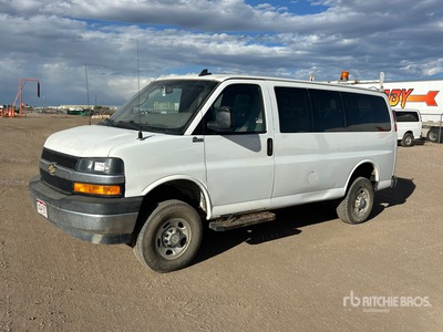 2018 Chevrolet Express 4WD 10 Passenger Van