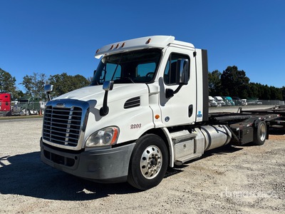2020 Freightliner Cascadia 113 Ciężarówka do przewozu samochodów