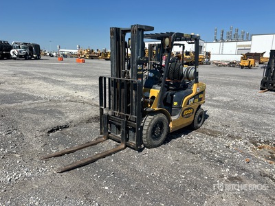 Cat GP25N5 3950 lb Pneumatic Tire Chariot Élévateur