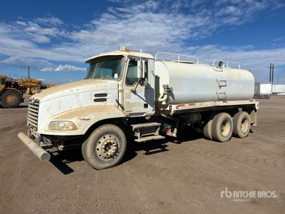 2006 Mack CXN613 4000 gal 6x4 Camion à eau