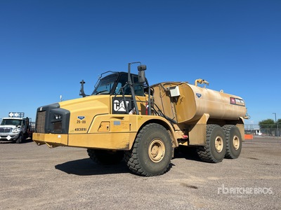 2015 Cat 740B 6x6 Camion-citerne à eau articulé