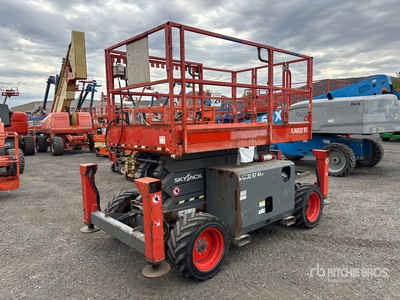 2017 Skyjack SJ6832 RT 4x4 Dual Fuel Podnośnik nożycowy