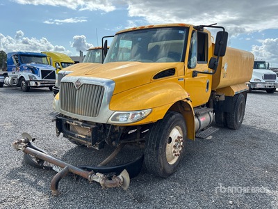 2013 International 4300 2000 gal 4x2 Water Truck