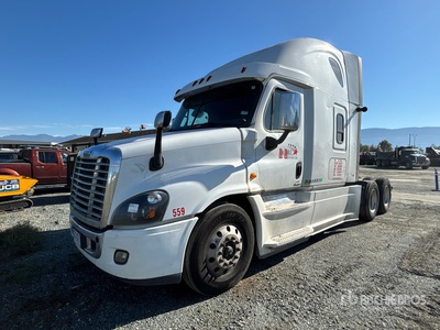 2016 Freightliner Cascadia 125 6x4 Cabeza Tractora Cabina Dormitorio (Inoperable)