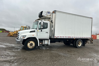 2017 Hino 338 Gekoelde Vrachtwagen