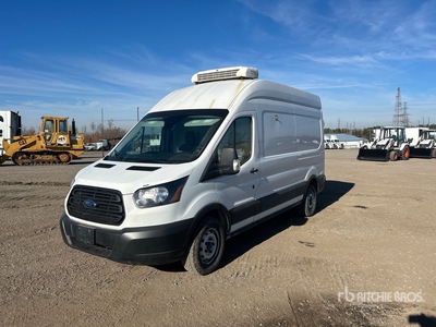 2019 Ford Transit 250 شاحنة مبردة