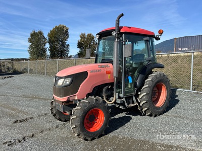 2010 Kubota M8540 4WD tractor utilitario