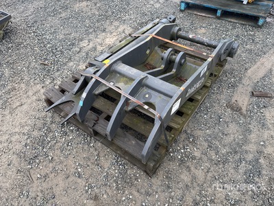 Daequip HE120 50 in Hydraulic Excavator Thumb