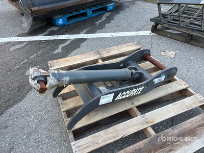 Accurate 24 in Hydraulic Excavator Thumb (Unused)