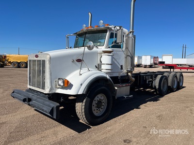 2007 Peterbilt 357 8x4 を見 Cab and Chassis