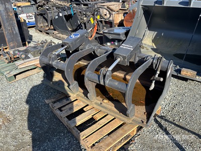 Bobcat 67 in Skid Steer Grapple Bucket