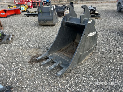 Accurate 36 in Digging Excavator Bucket (Unused)