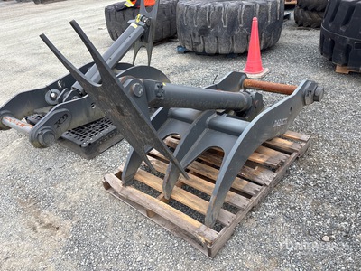 Daequip HE300 72 in Hydraulic Excavator Thumb