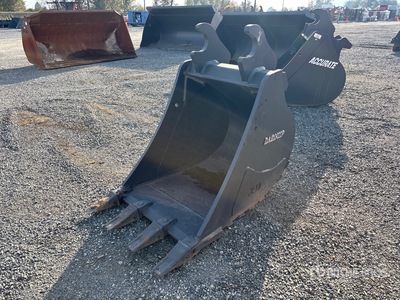 Daequip HE200 32 in Digging Excavator Bucket - Fits DX235LCR-5