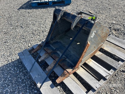 Bobcat 24 in Digging Excavator Bucket