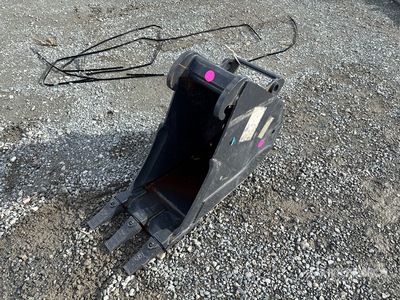 Bobcat 12 in Digging Excavator Bucket (Unused)