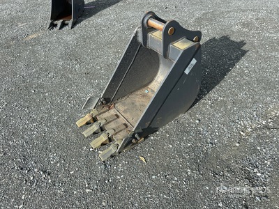 Develon 17.7 in Digging Excavator Bucket (Unused)