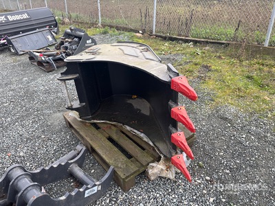 Rototilt 24 in Digging Excavator Bucket