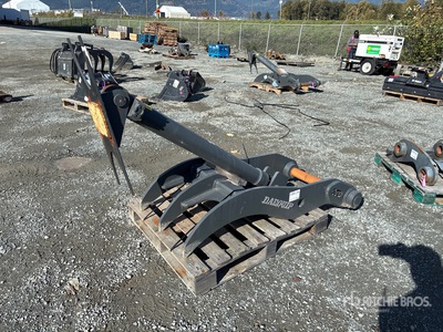 Daequip HE200 26 in Hydraulic Excavator Thumb (Unused)