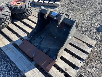 Bobcat 24 in Digging Excavator Bucket