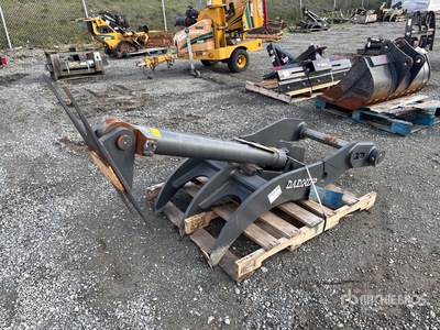 Daequip HE200 26 in Hydraulic Excavator Thumb