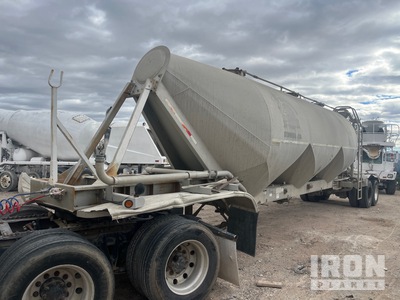 2001 Fruehauf 1200 cft T/A Pneumatic Bulk Trailer