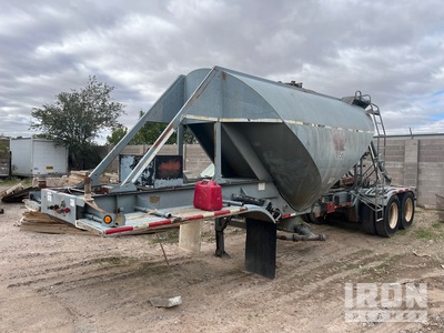 Fruehauf HEB-72-J 510 T/A Pneumatic Bulk Trailer