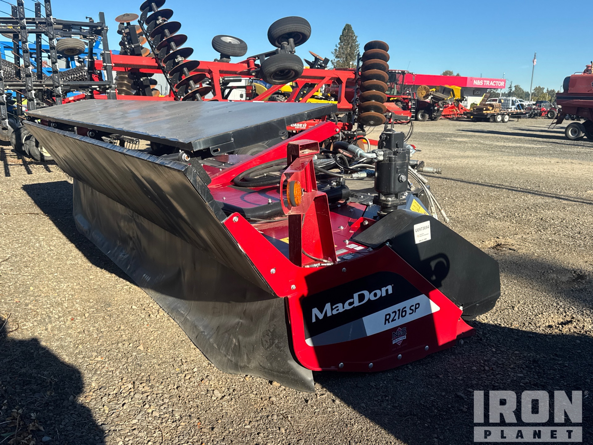 2022 MacDon R216 GS 16 ft 3 in Windrower Header