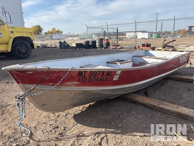 LUND 16 ft Fishing Boat